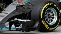 Přední křídlo a pneumatiku vozu Mercedes F1 W06 Hybrid