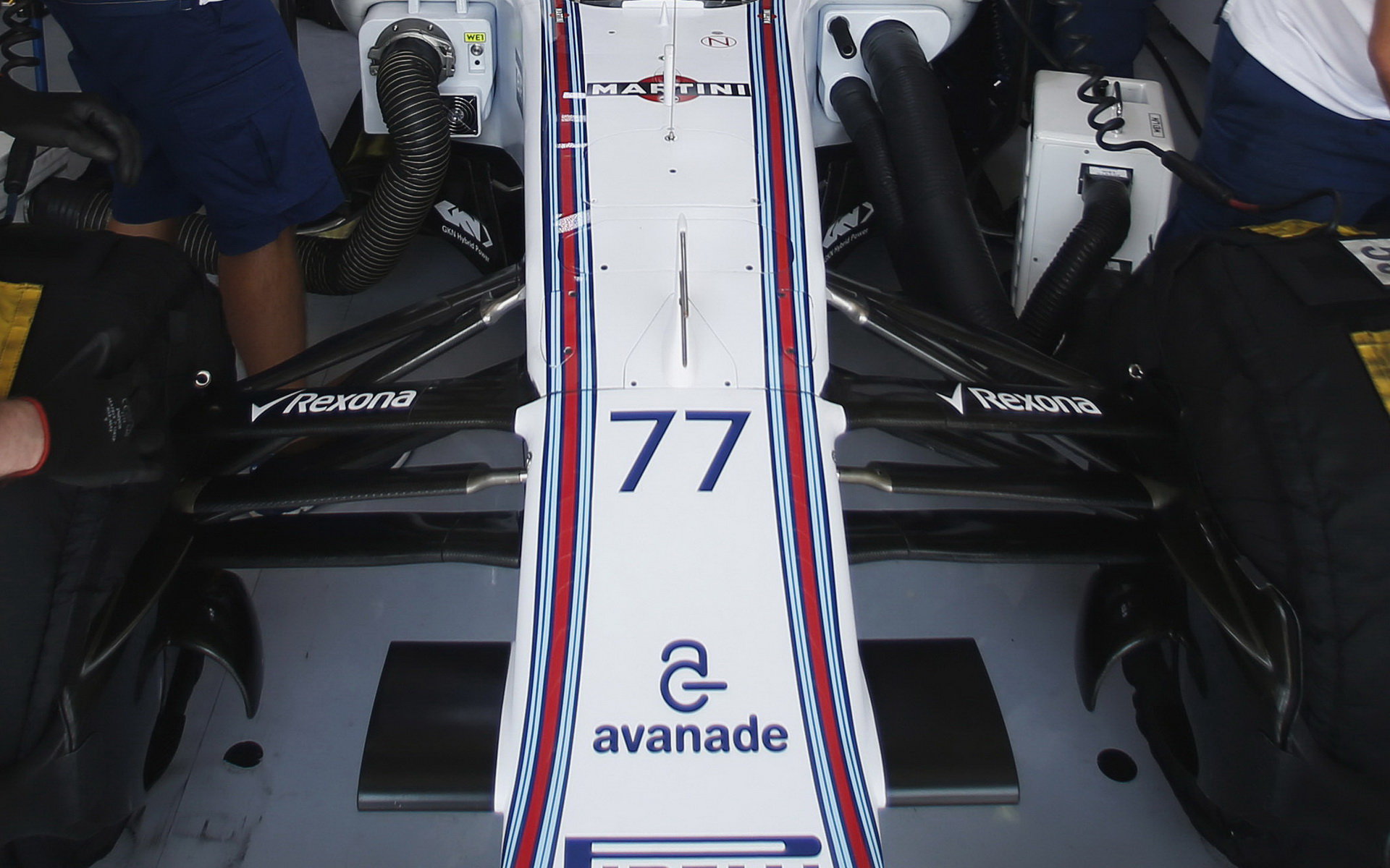 Zavěšení předních kol vozu Williams FW37 - Mercedes