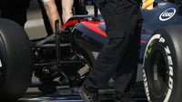 Detail bočnice vozu McLaren MP4-30 Honda