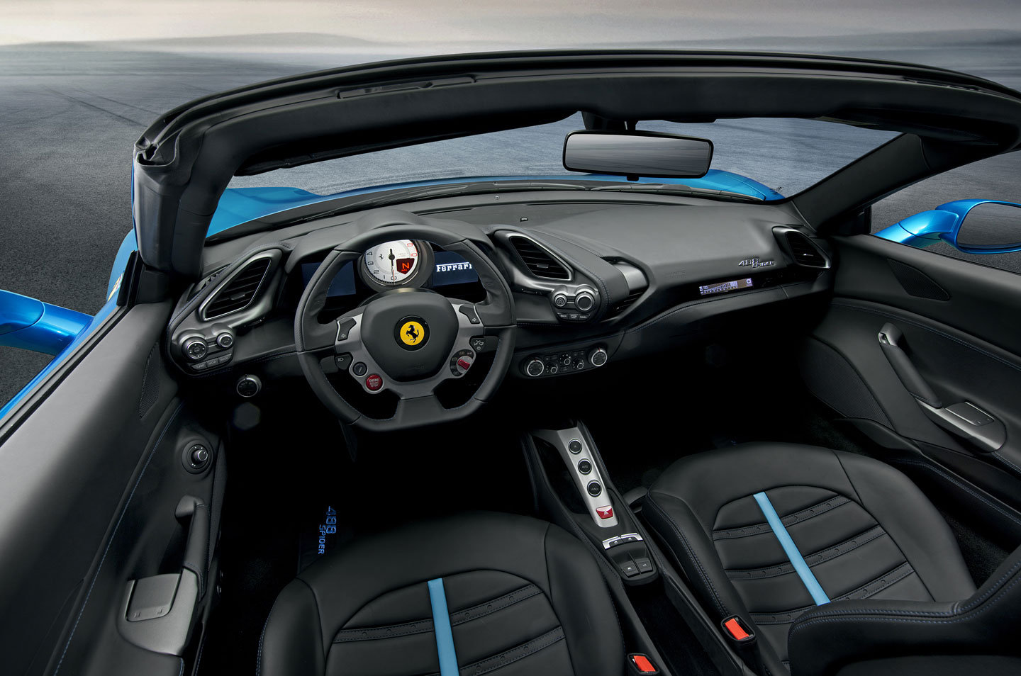 Ferrari 488 Spider akceleruje z 0 na 100 km/h za 3 sekundy.