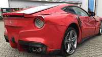 Havarované Ferrari F12 Berlinetta
