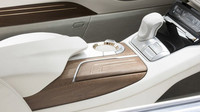 Hyundai Vision G je plný těch nejkvalitnějších materiálů včetně pravé kůže, dřeva a leštěného hliníku.