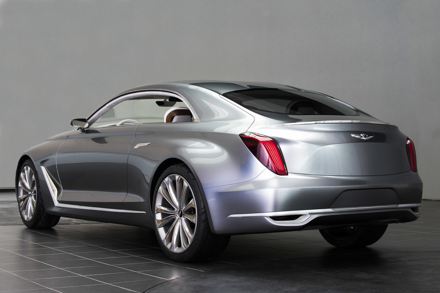 Hyundai Vision G může svou zádí připomínat Continental GT.
