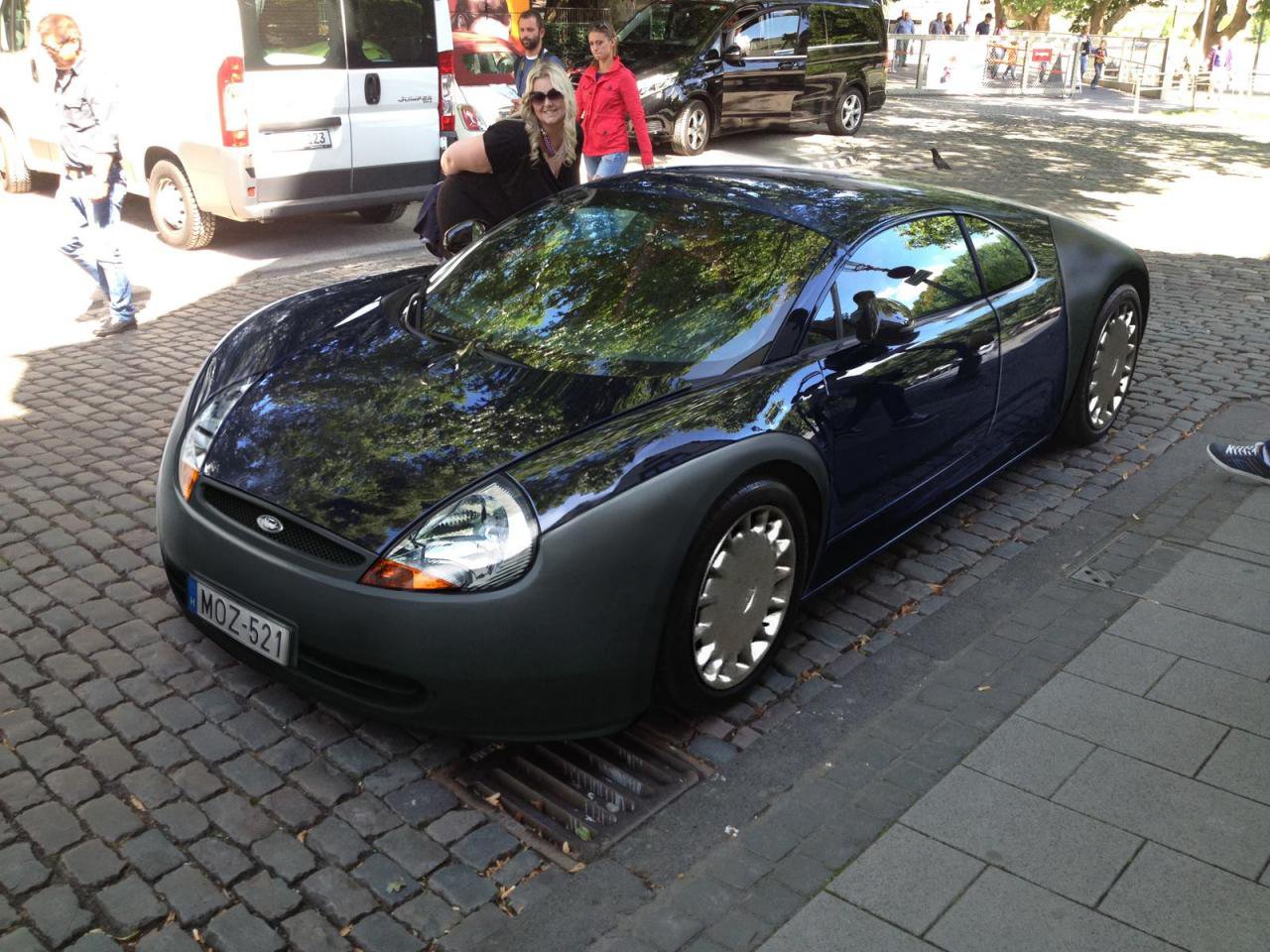 Křízenec Fordu Ka a Bugatti Veyron