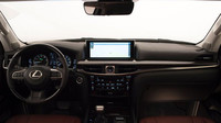 Lexus LX 570 se pyšní i novým palubním systémem který je řidiči zprostředkován skrze nový rozměrný dotykový display.