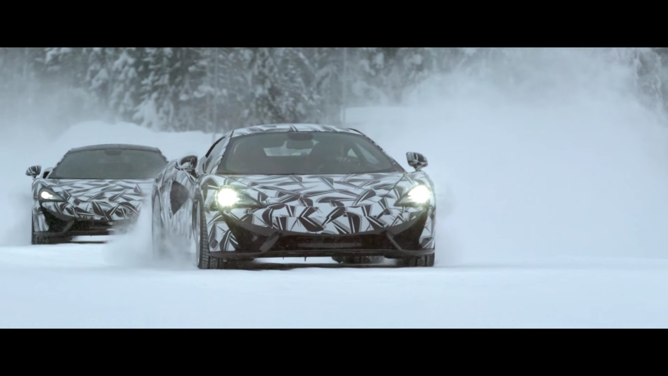 McLareny během testování ve Švédsku.