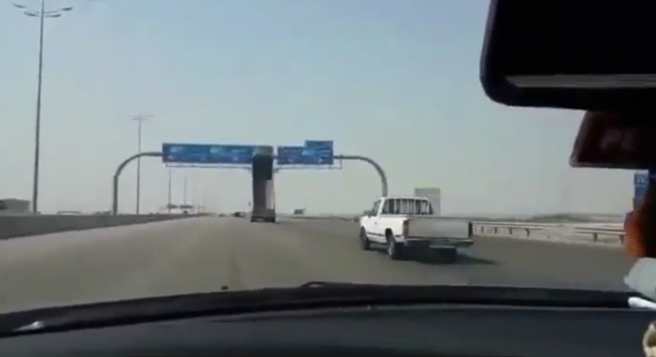 Neuvěřitelná nehoda na dálnici v Saúdké Arábii.