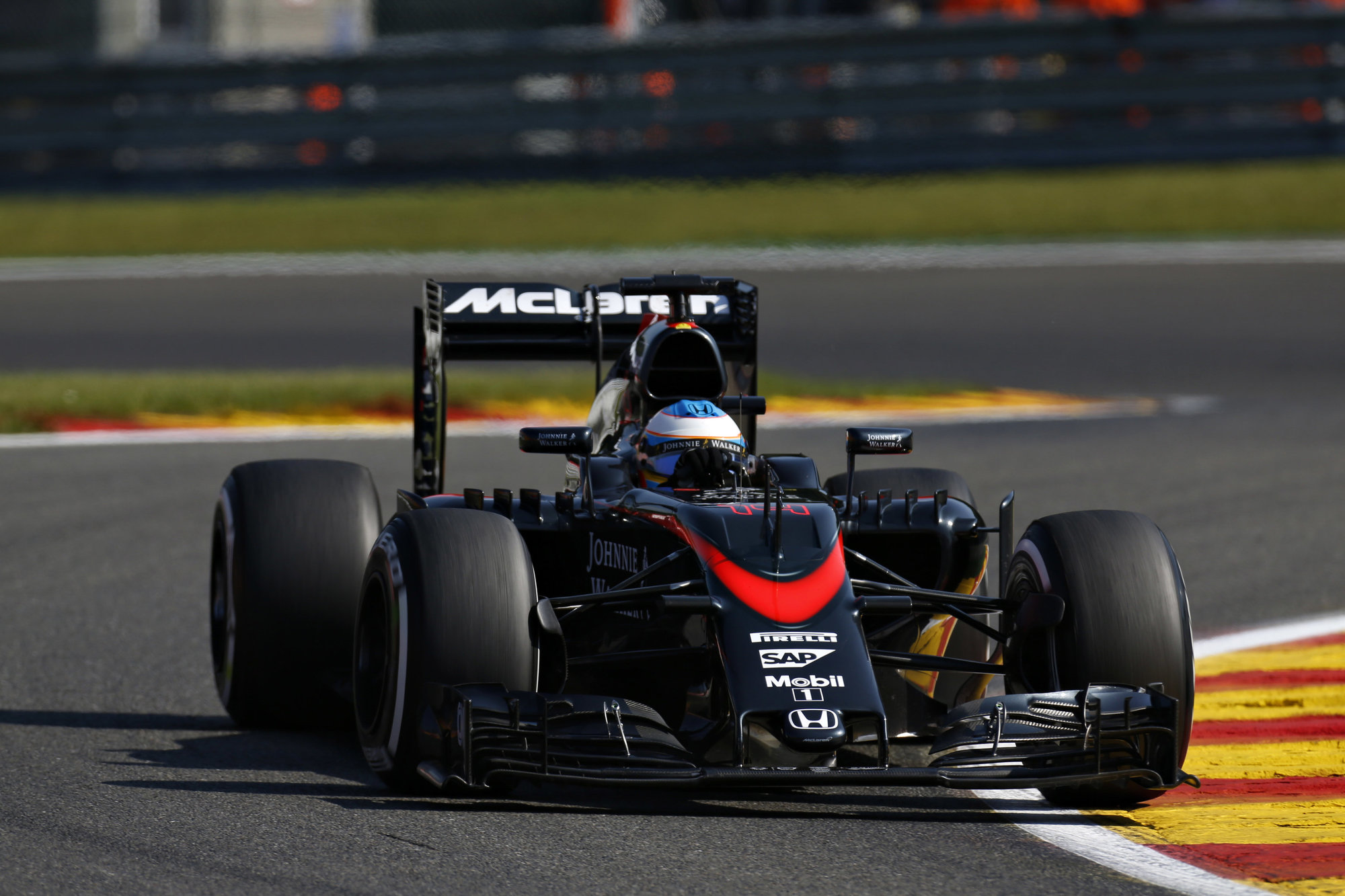 Fernando Alonso se připravuje na nedělní GP Belgie 2015 ve Spa-Francorchamps