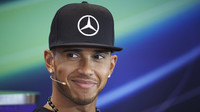 Lewis Hamilton při tiskové konferenci před GP Belgie 2015