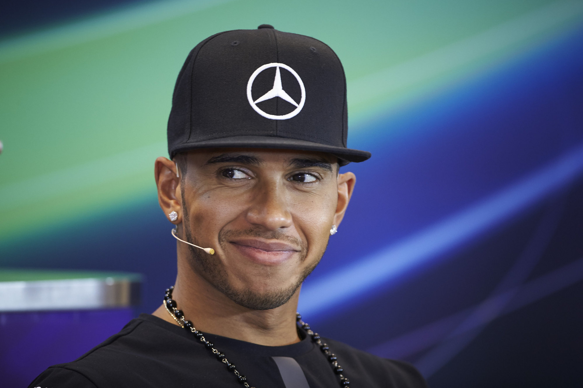 Lewis Hamilton při tiskové konferenci před GP Belgie 2015