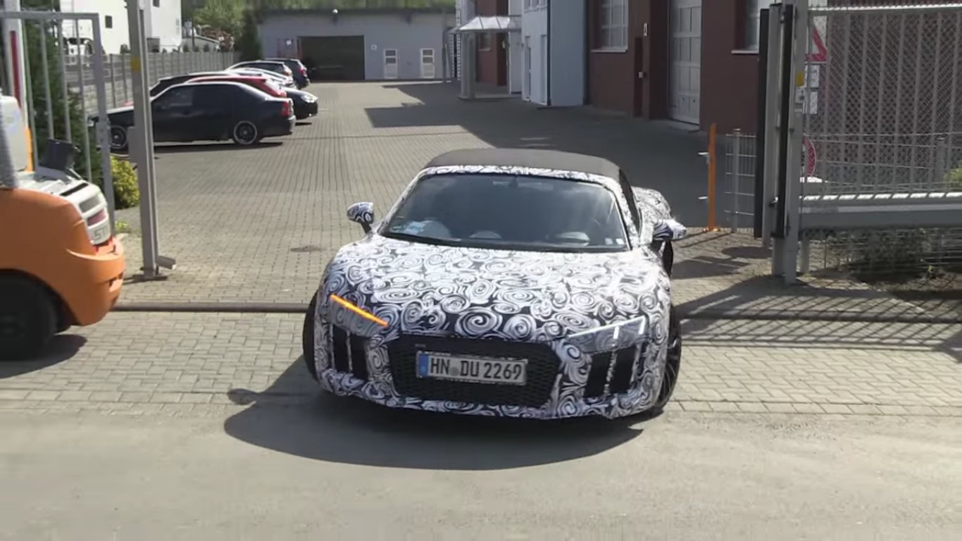 Nová Audi R8 přistižena při testování