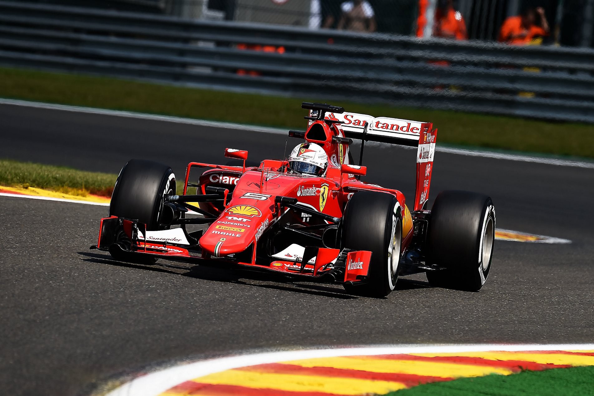 Sebastian Vettel se připravuje na GP Belgie 2015