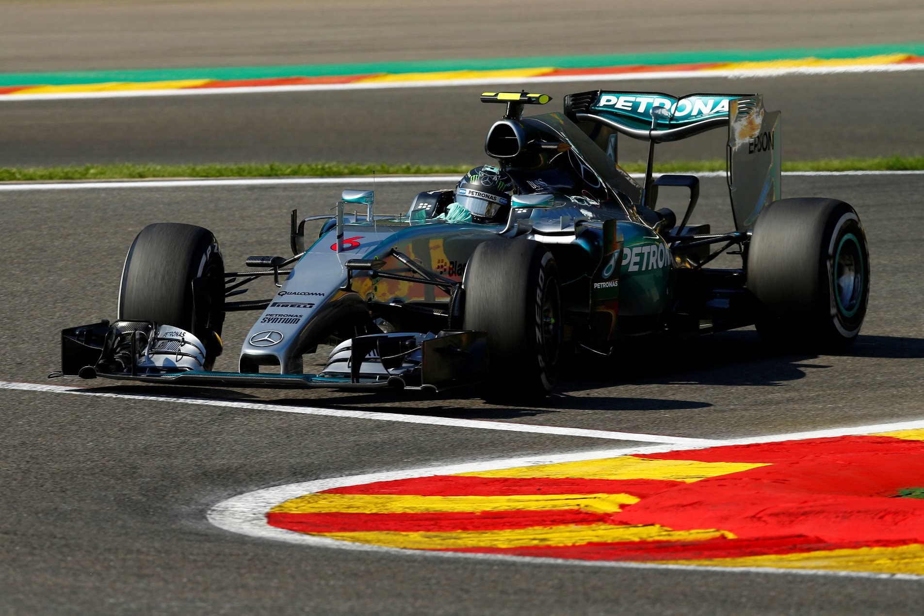 Nico Rosberg při kvalifikaci na GP Belgie 2015 v monopostu Mercedes F1 W06 Hybrid