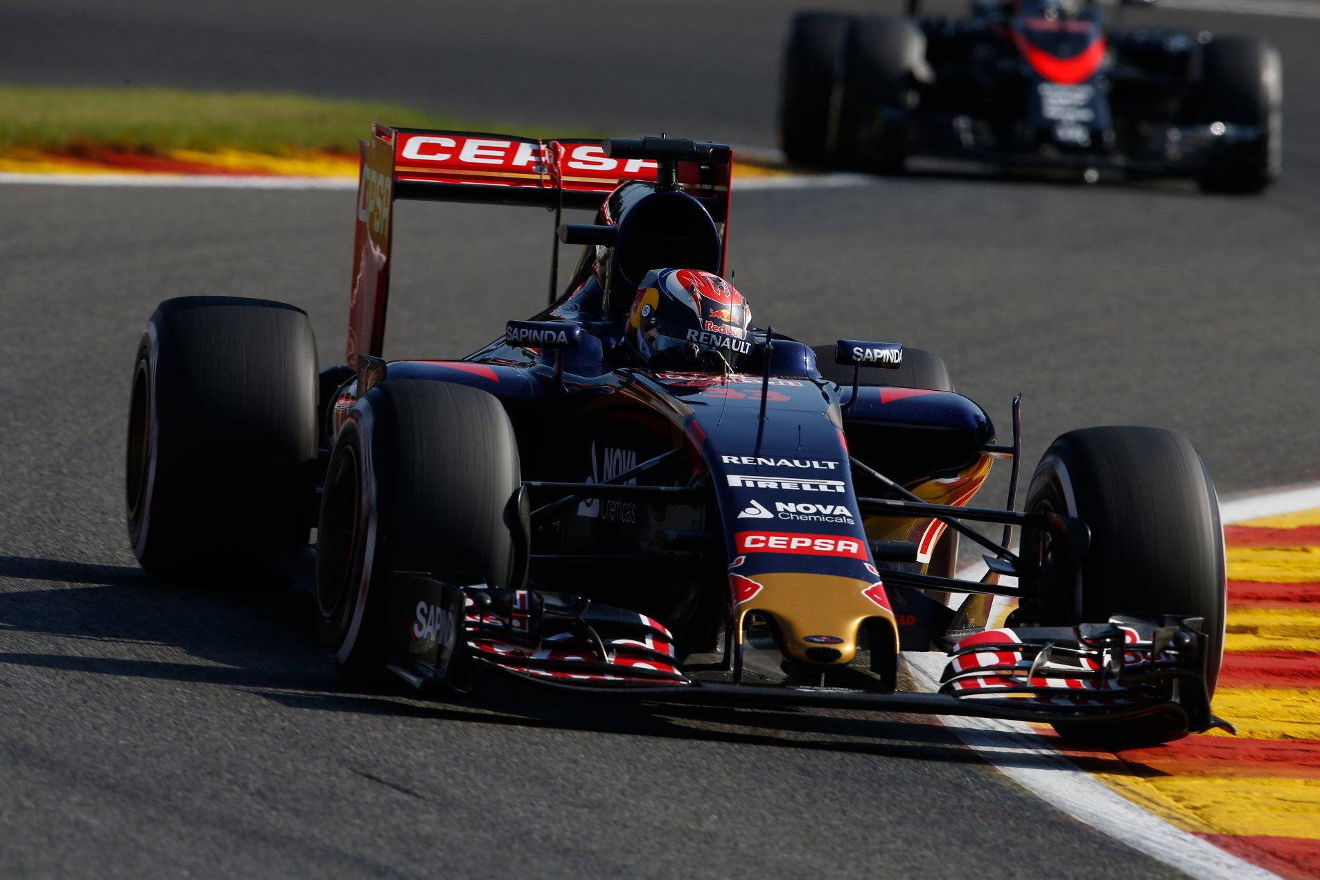 Max Verstappen z týmu Toro Rosso při tréninku na GP Belgie 2015