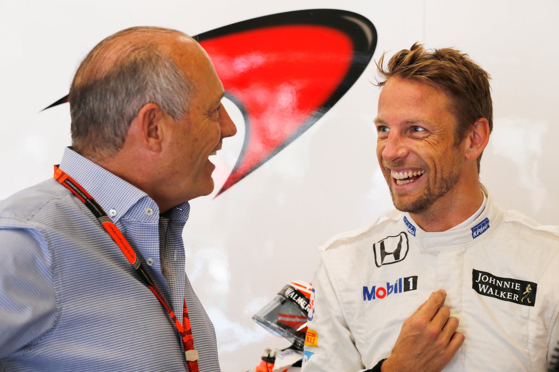 Ron Dennis a Jenson Button našli důvod k úsměvům i při pomalých časech McLarenu při kvalifikaci na GP Belgie 2015