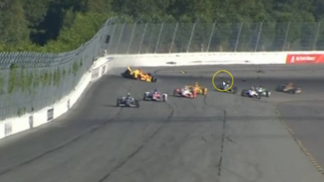 Justina Wilsona, pilota Indy Car trefil do hlavy kus vozu! Je v kritickém stavu