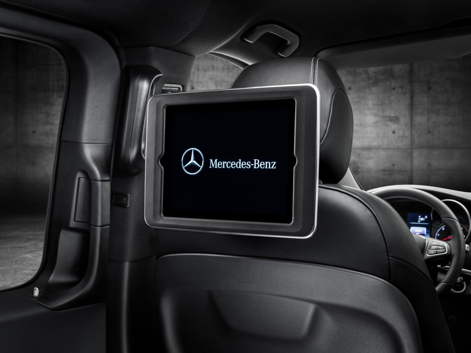 Mercedes-Benz V-Class disponuje držáky iPadů pro každé ze zadních sedadel