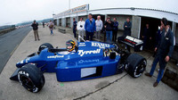 Stefan Bellof (GER, 1985) při testu vozu Tyrrell 014 v Silverstone (Anglie).