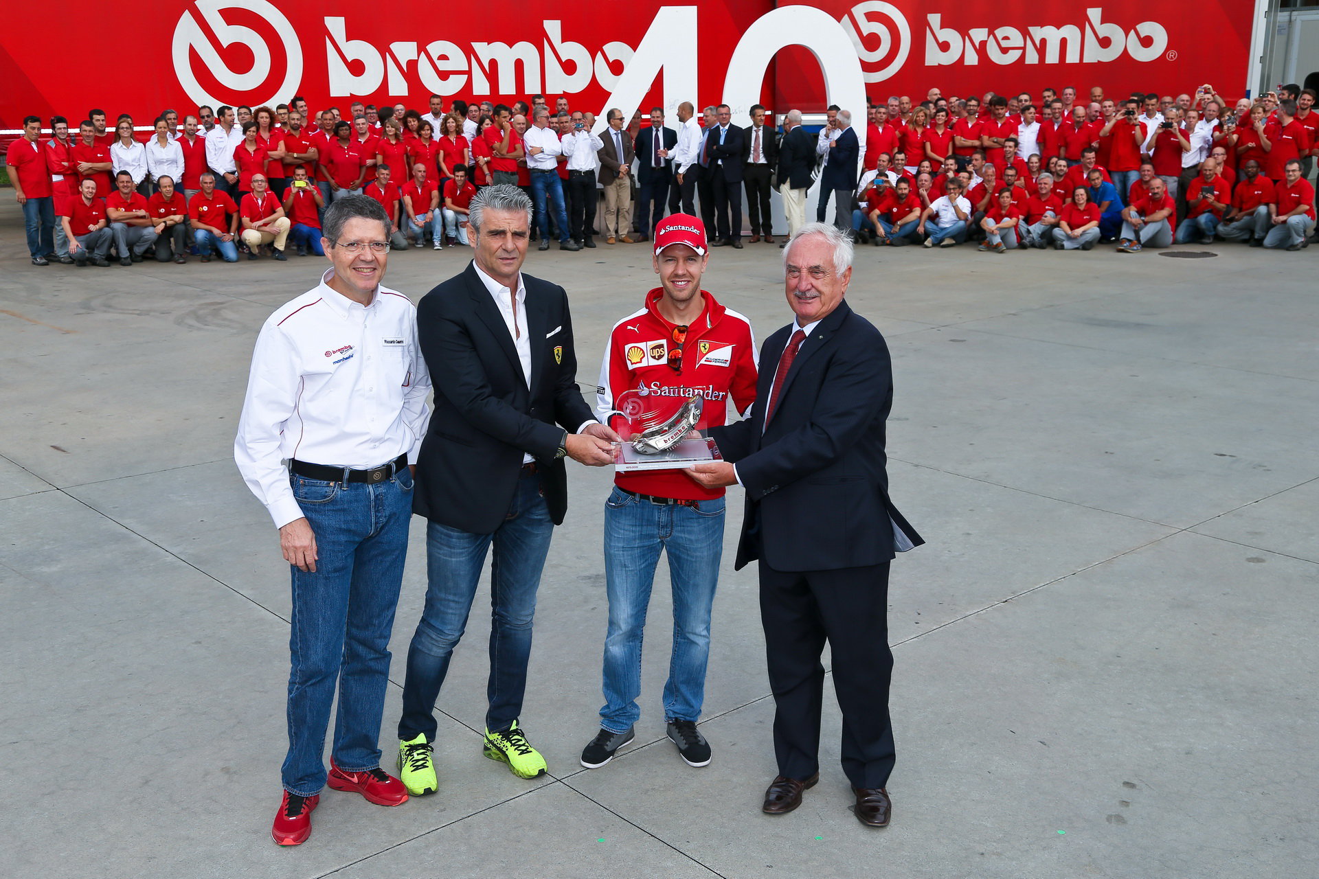 Sebastian Vettel na návštěvě továrny Brembo