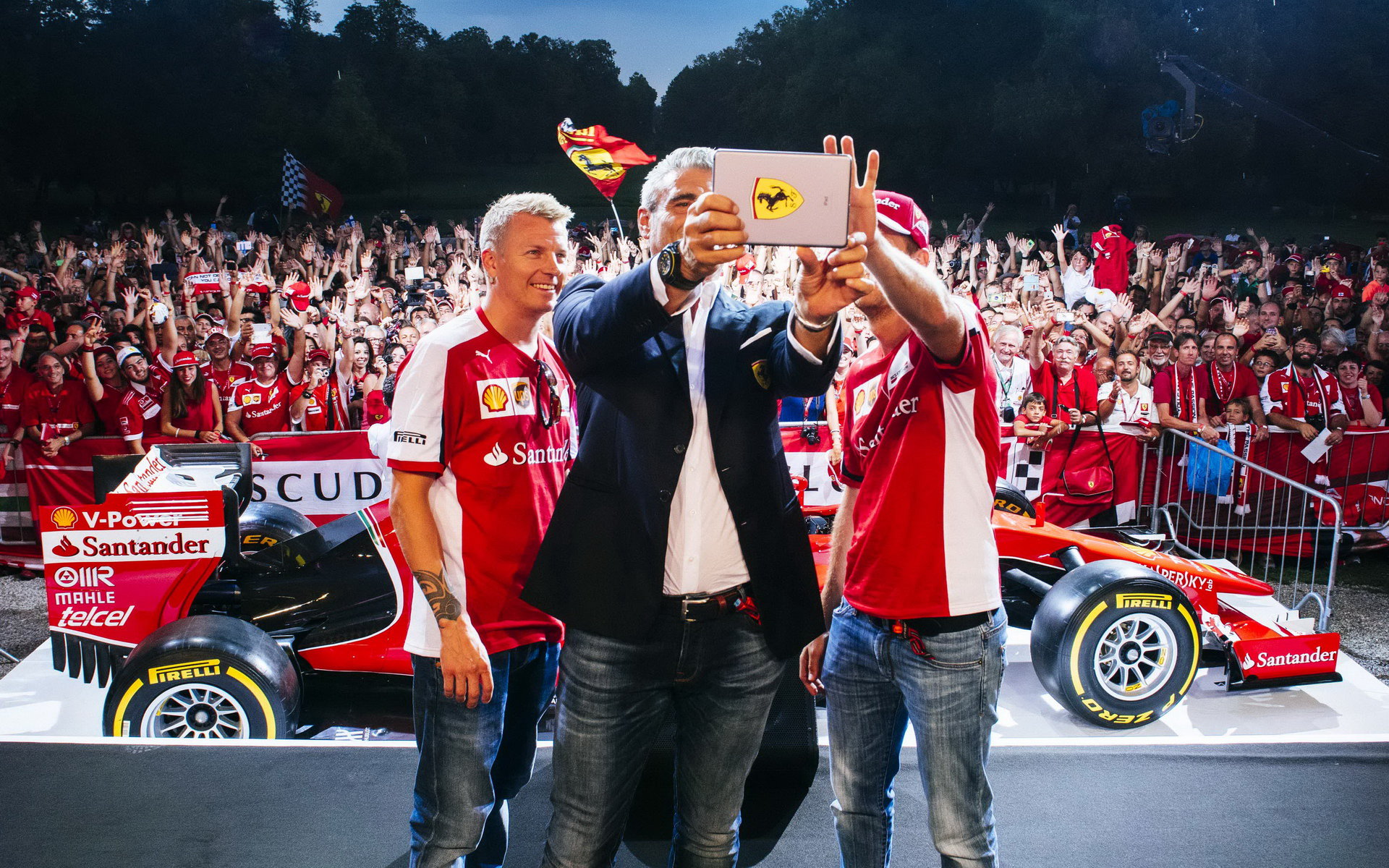Kimi Räikkönen, Maurizio Arrivabene a Sebastian Vettel při focení na Monze