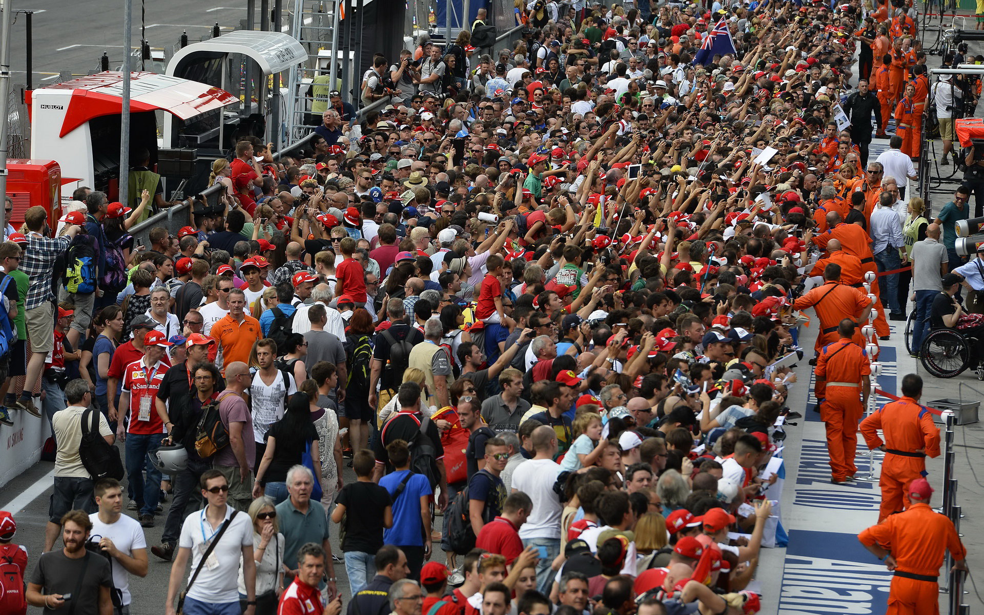 Fanoušci v pitlane, GP Itálie (Monza)