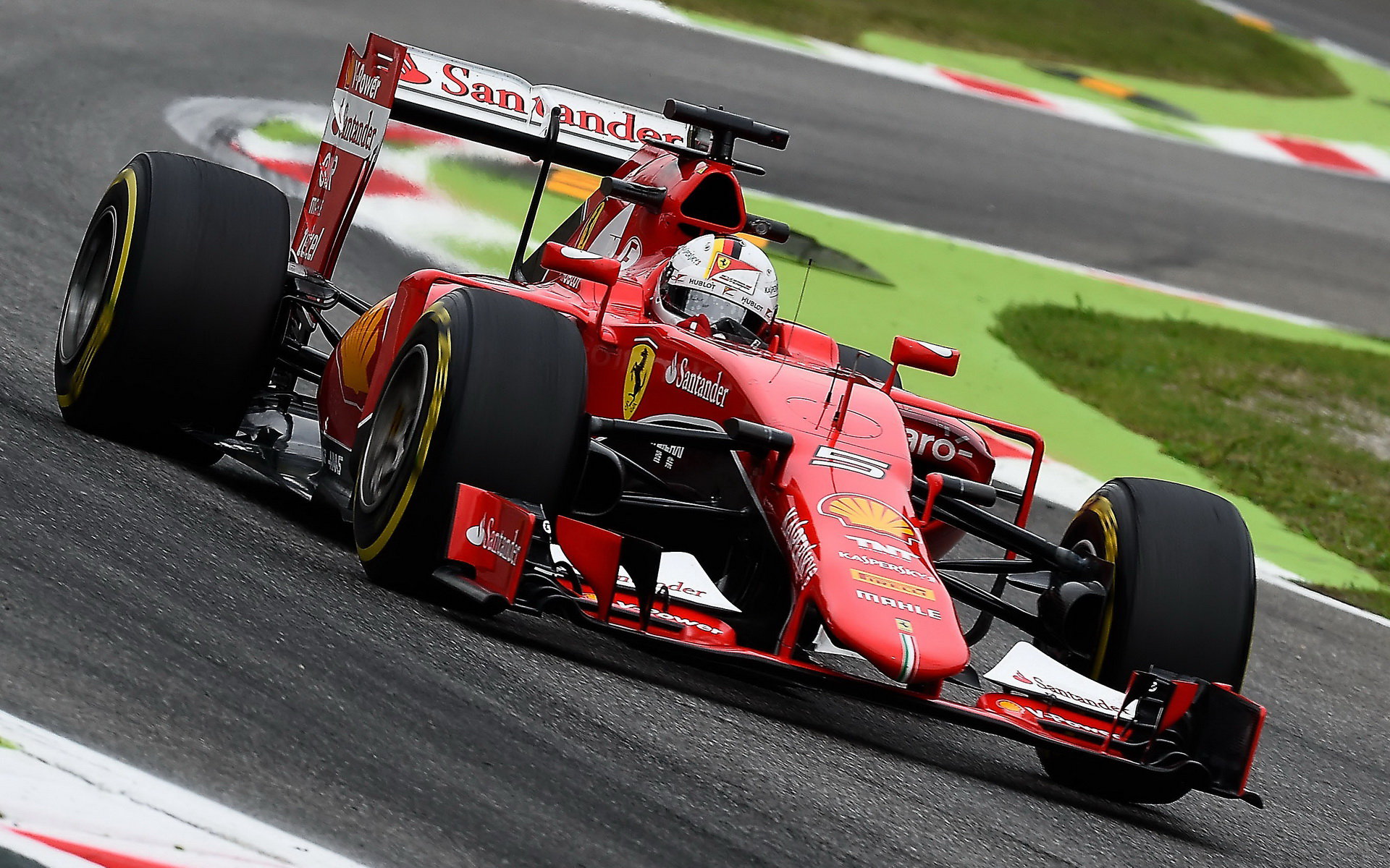 Logo firmy Shell bude na vozech Ferrari dalších pět let.