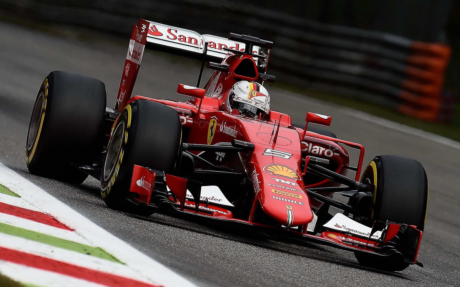 Sebastian Vettel si na letošní Ferrari rychle zvykl