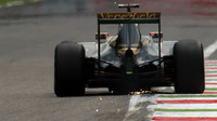 Jiskry z vozu Pastora Maldonada, GP Itálie (Monza)