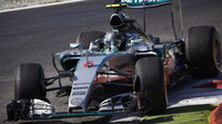 Nico Rosberg čeká na potvrzení, že jeho třetí motor je zcela v pořádku