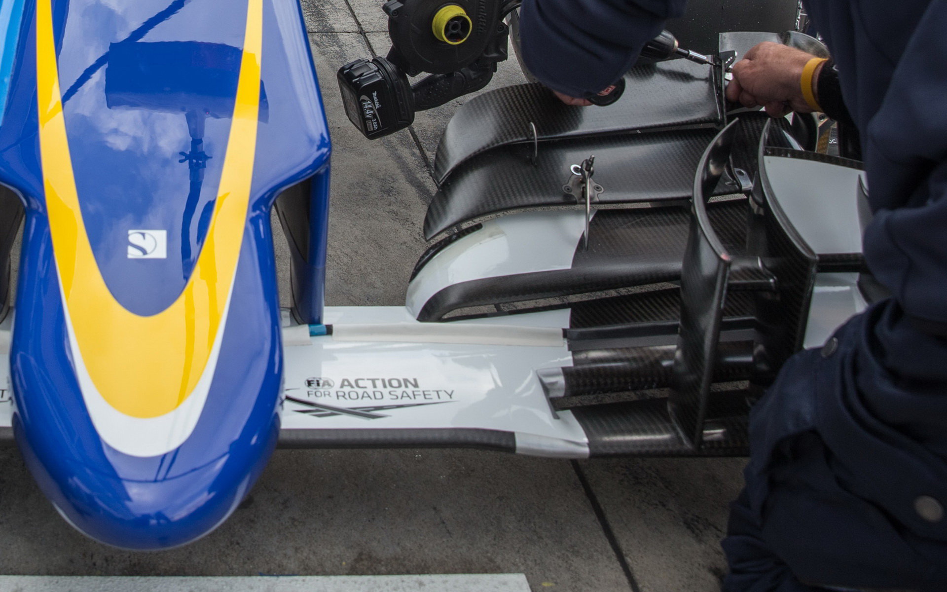 Detail předního křídla vozu Sauber C34 - Ferrari, GP Itálie (Monza)