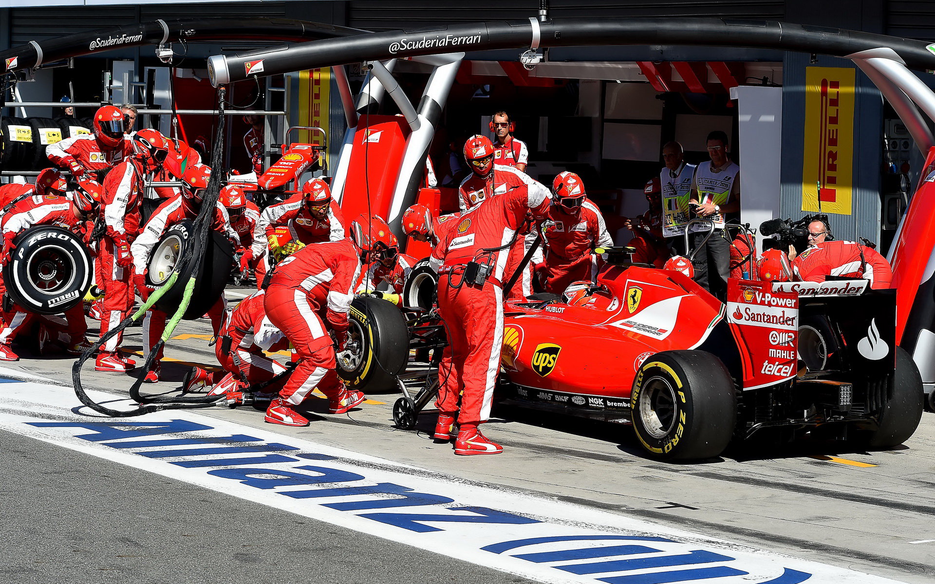 U Ferrari tentokrát asi někteří slavili přes míru.