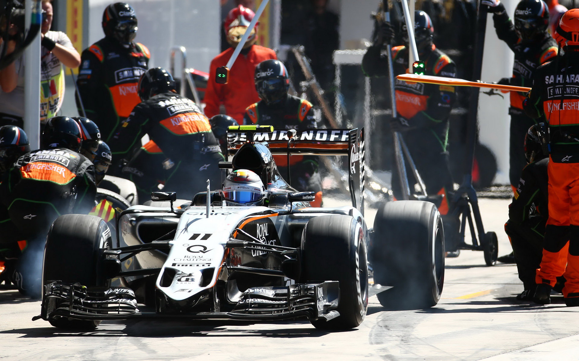 Sergio Pérez přezul čerstvé pneu, GP Itálie (Monza)