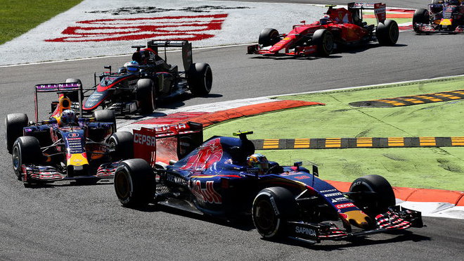 Kvjat, Sainz i Verstappen spoléhají na Red Bull