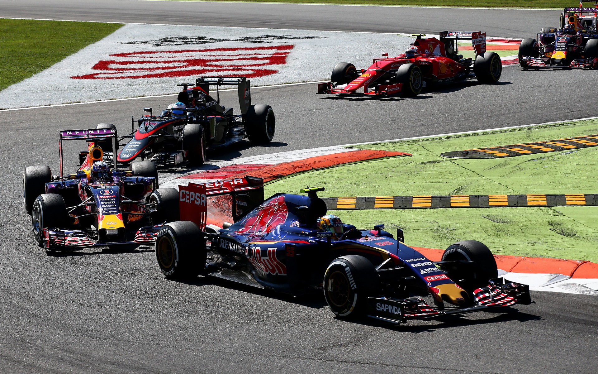 Kvjat, Sainz i Verstappen spoléhají na Red Bull