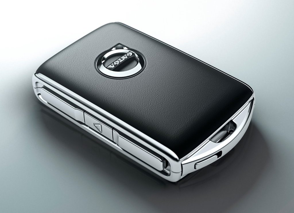 Standardní klíček od Volva XC90 je vzorem luxusu. Kůže, hliník, perfektní zpracování.