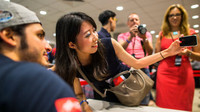 Carlos Sainz na autogramiádě, GP Singapuru (Singapur)