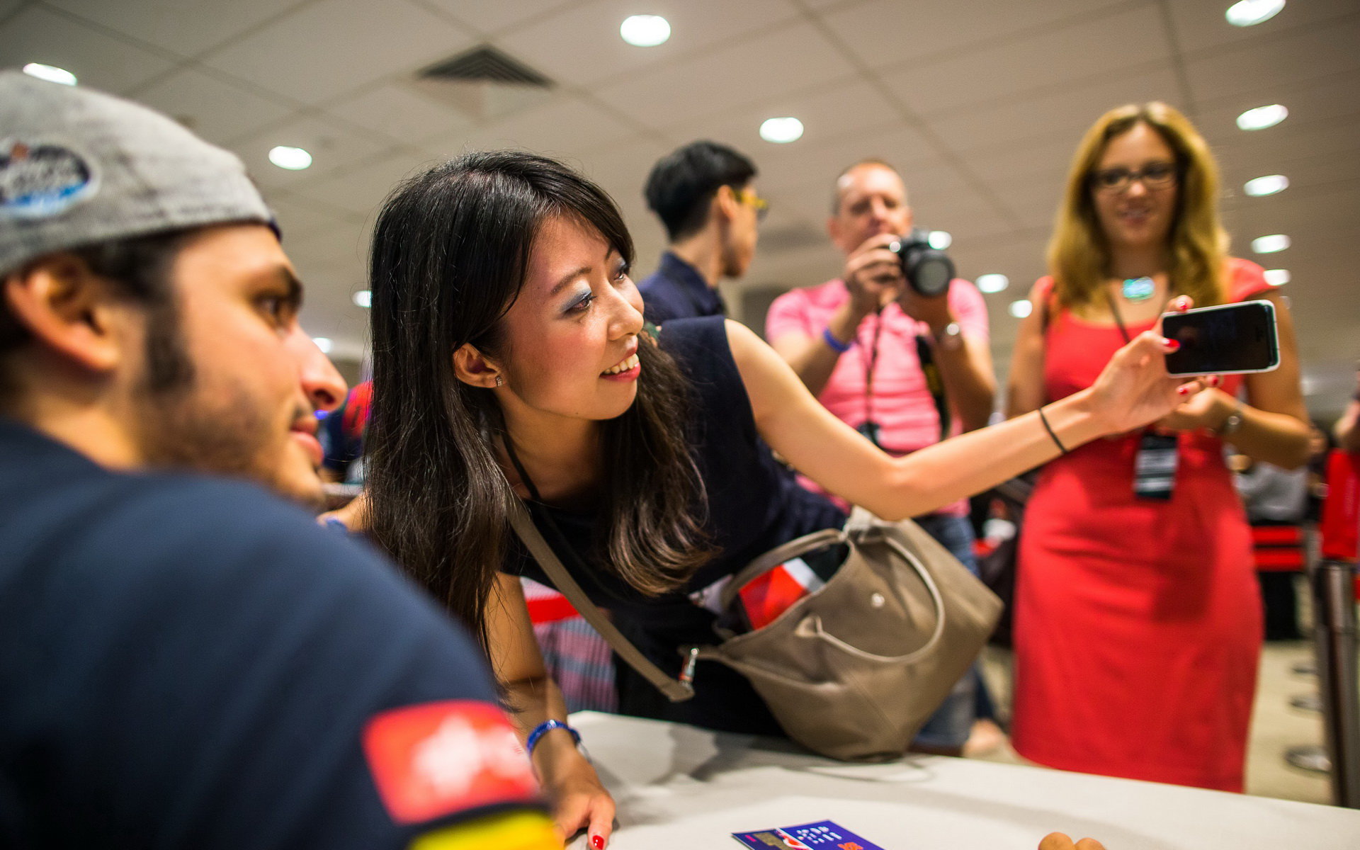 Carlos Sainz na autogramiádě, GP Singapuru (Singapur)