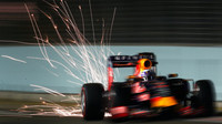 Daniel Ricciardo hází jiskry, GP Singapuru (Singapur)