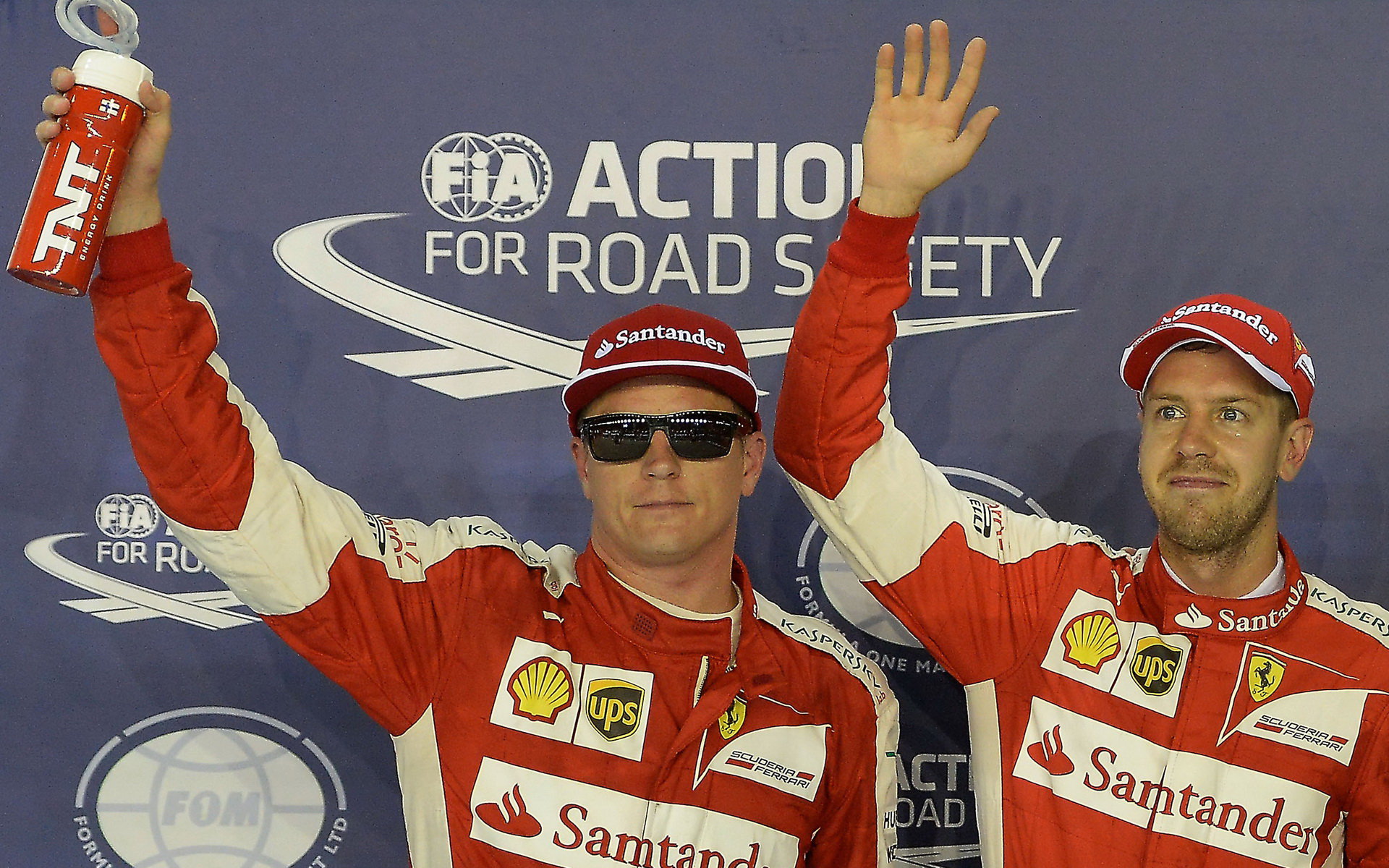 Kimi Räikkönen a Sebastian Vettel, GP Singapuru (Singapur)