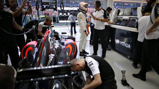 Po Grand Prix Singapuru se zdálo, že jsou převodovky McLarenu na odpis