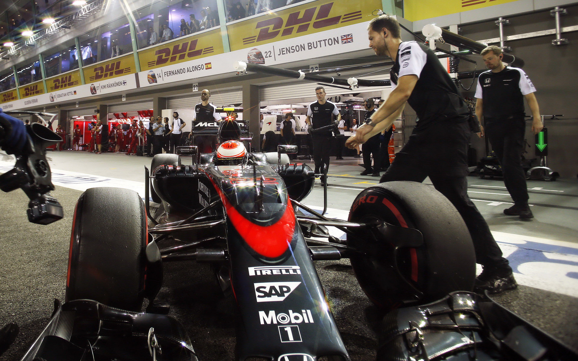 McLaren chce Buttona přesvědčit k setrvání