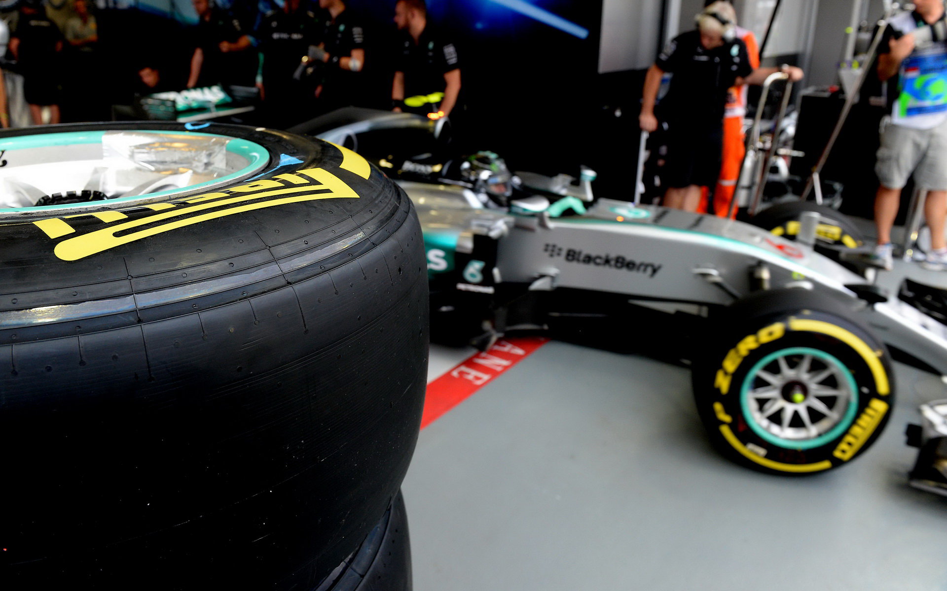 Nico Rosberg opouští garáž, GP Singapuru (Singapur)