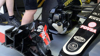 Detail předního křídla vozu Lotus E23 - Mercedes, GP Singapuru (Singapur)