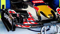 Detail předního křídla vozu Toro Rosso STR10 - Renault, GP Japonska (Suzuka)