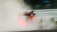Carlos Sainz během deštivého víkendu 2015