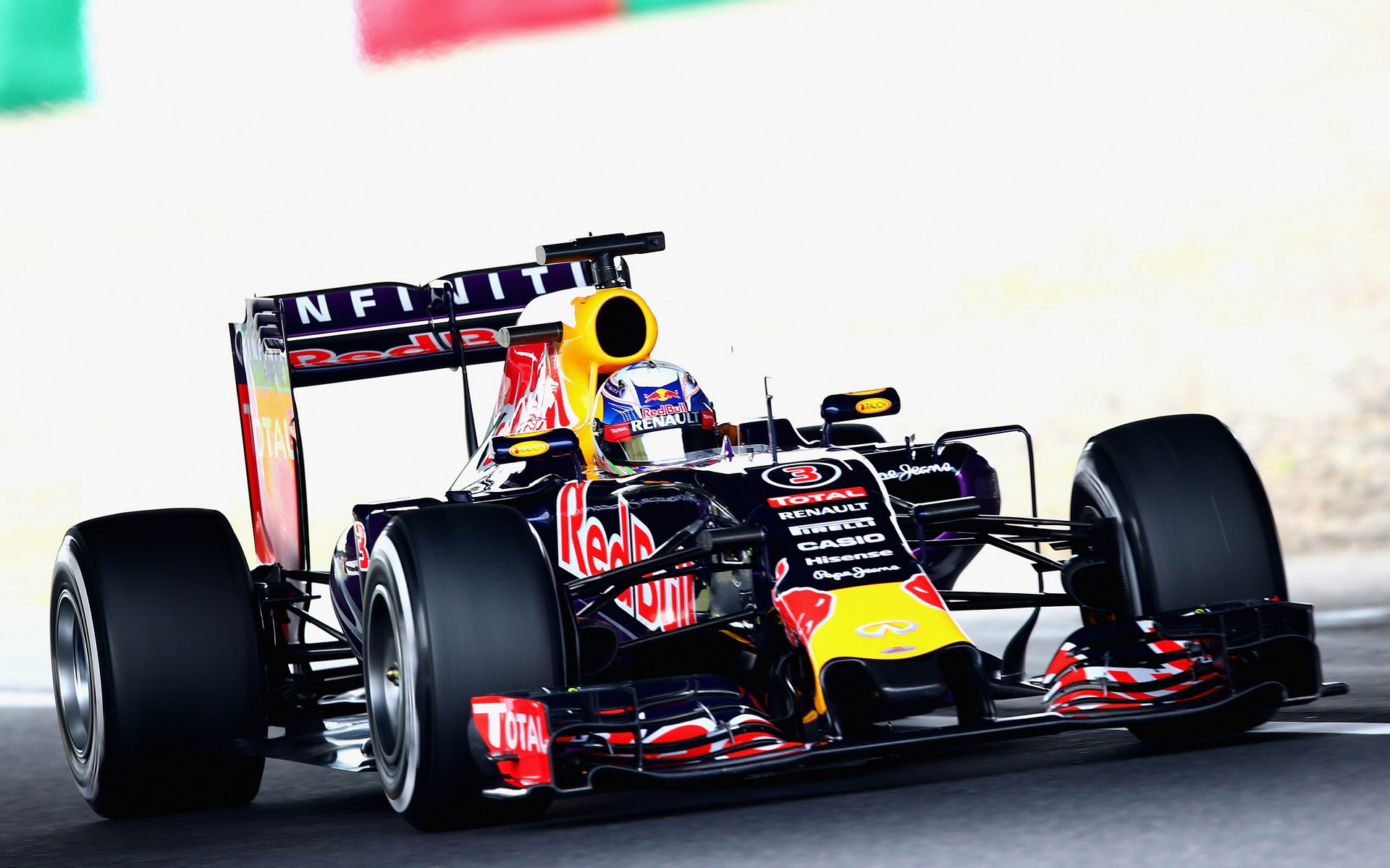 Ricciardo chce jezdit, proto by bral i starší motory