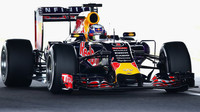 Daniel Ricciardo v Suzuce