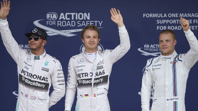 Takhle se sešli Hamilton, Rosberg a Bottas po tréninku v Soči. V Mexiku pak na stupních vítězů.