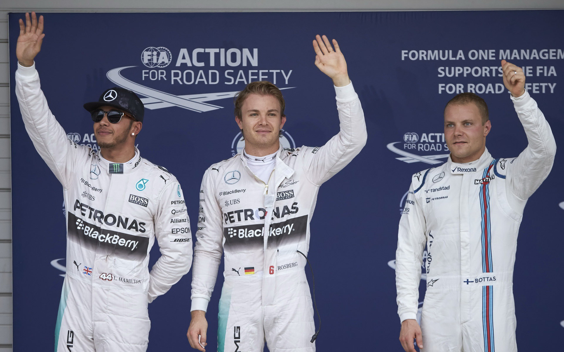 Takhle se sešli Hamilton, Rosberg a Bottas po tréninku v Soči. V Mexiku pak na stupních vítězů.