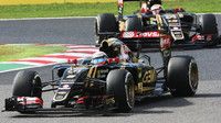 Romain Grosjean a Pastor Maldonado v Suzuce